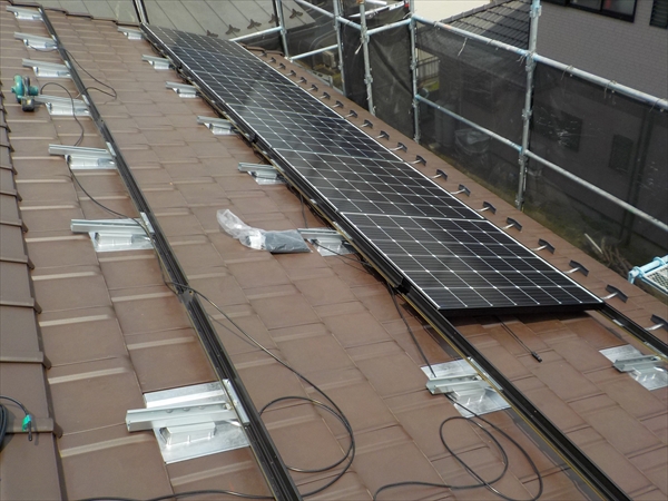 施工中：太陽光パネル設置